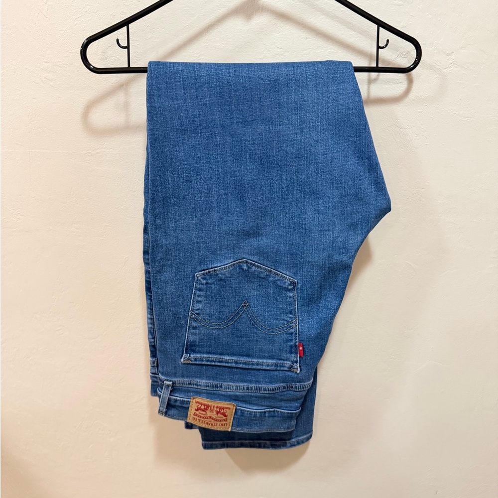 Women’s Levi’s Classic Straight Jeans 32 x 32 NWOT Relaxed Loose Fit Mid Rise